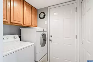 421 SE Davis St, Dallas, OR 97338 - Photo 23