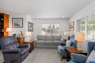 421 SE Davis St, Dallas, OR 97338 - Photo 7