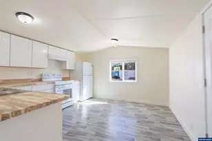 2031 Kennedy Cir NE, Keizer, OR 97303 - Photo 9