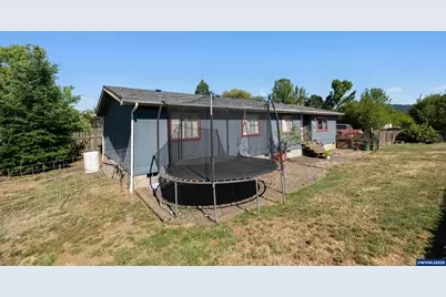 240 N 19th St, Philomath, OR 97370 - Photo 5