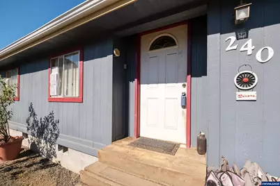 240 N 19th St, Philomath, OR 97370 - Photo 3