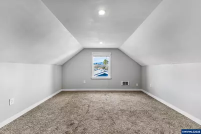 221 SW Rainbow Av, Dallas, OR 97338 - Photo 25