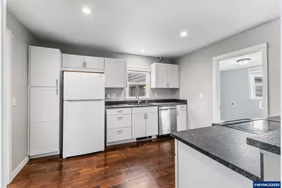 221 SW Rainbow Av, Dallas, OR 97338 - Photo 11