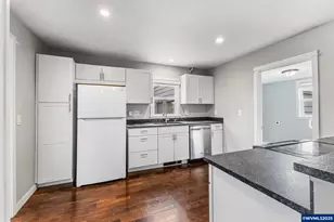 221 SW Rainbow Ave, Dallas, OR 97338 - Photo 11