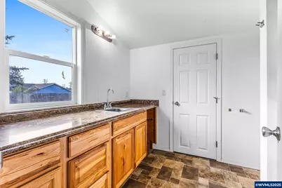 221 SW Rainbow Av, Dallas, OR 97338 - Photo 17