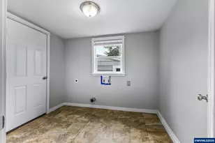 221 SW Rainbow Ave, Dallas, OR 97338 - Photo 15