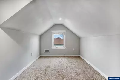 221 SW Rainbow Av, Dallas, OR 97338 - Photo 29