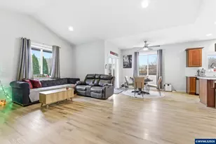 901 Riley Dr NE, Silverton, OR 97381 - Photo 11