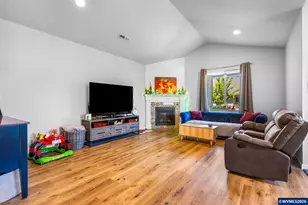 901 Riley Dr NE, Silverton, OR 97381 - Photo 15