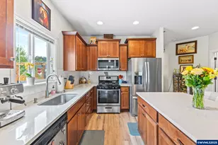 901 Riley Dr NE, Silverton, OR 97381 - Photo 9