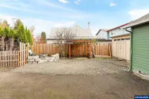 165 SE Clay St, Dallas, OR 97338 - Photo 33