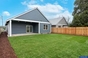 4250 45th Ave NE, Salem, OR 97301 - Photo 9