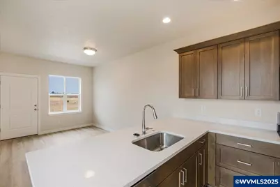 353 SE Kitzmiller Dr, Dallas, OR 97338 - Photo 3