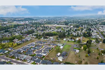 500 SE Stafrin St, Dallas, OR 97338 - Photo 33