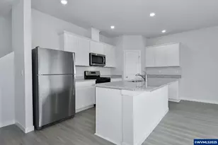 1393 Owl Ave, Woodburn, OR 97071 - Photo 5