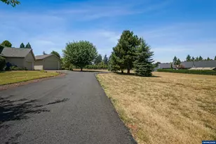 4645 Stauber Ln SE, Salem, OR 97317 - Photo 5