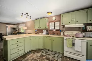 2200 Lancaster Dr SE, Salem, OR 97317 - Photo 11