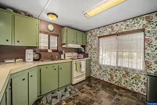 2200 Lancaster Dr SE, Salem, OR 97317 - Photo 9