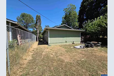 2325 Hawthorne Av NE, Salem, OR 97301 - Photo 17