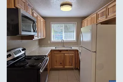 2325 Hawthorne Av NE, Salem, OR 97301 - Photo 5