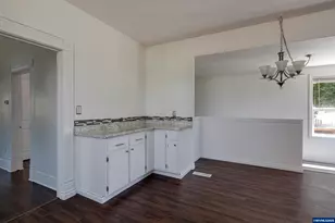 985 E College St, Mount Angel, OR 97362 - Photo 9