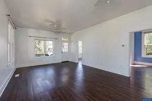 985 E College St, Mount Angel, OR 97362 - Photo 5