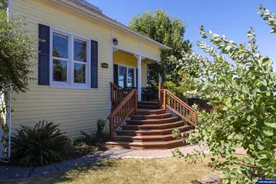 985 E College St, Mount Angel, OR 97362 - Photo 3