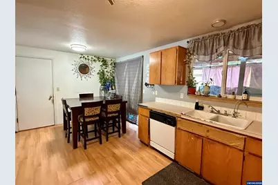 1051 Orchard Ln, Woodburn, OR 97071 - Photo 9