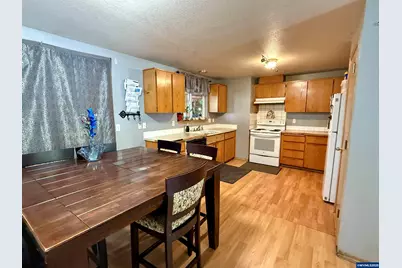 1051 Orchard Ln, Woodburn, OR 97071 - Photo 7