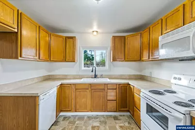 1141 SE Lewis St, Dallas, OR 97338 - Photo 9