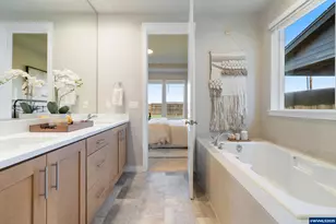 3076 Olympic St, Woodburn, OR 97071 - Photo 13