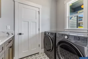 625 NW Crater Lk Dr, Dallas, OR 97338 - Photo 27