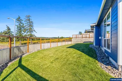 625 NW Crater Lake Dr, Dallas, OR 97338 - Photo 33