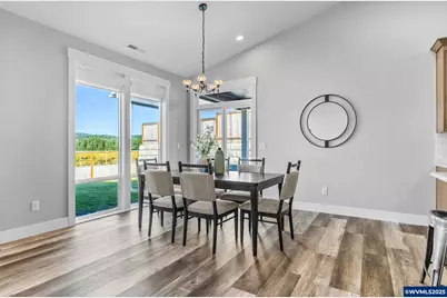 625 NW Crater Lake Dr, Dallas, OR 97338 - Photo 7