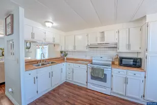 1065 Pacific Hwy, Woodburn, OR 97071 - Photo 13