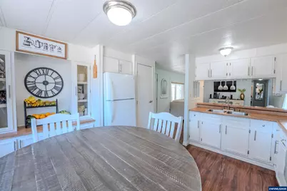 1065 Pacific Hwy #4, Woodburn, OR 97071 - Photo 15