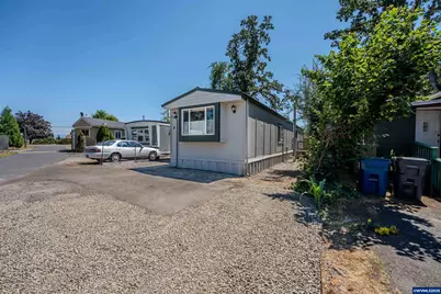 1065 Pacific Hwy #4, Woodburn, OR 97071 - Photo 3