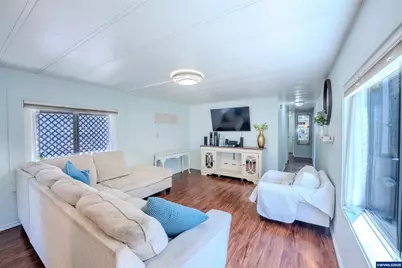 1065 Pacific Hwy #4, Woodburn, OR 97071 - Photo 9