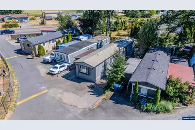 1065 Pacific Hwy #4, Woodburn, OR 97071 - Photo 5