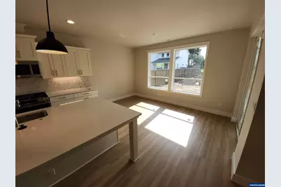 657 Magnolia Av, Woodburn, OR 97071 - Photo 3