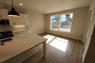 657 Magnolia Av, Woodburn, OR 97071 - Photo 3