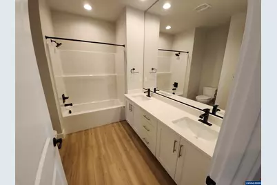 657 Magnolia Av, Woodburn, OR 97071 - Photo 15