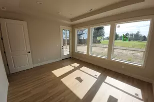 657 Magnolia Av, Woodburn, OR 97071 - Photo 9