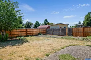 1033 E St, Independence, OR 97351 - Photo 31