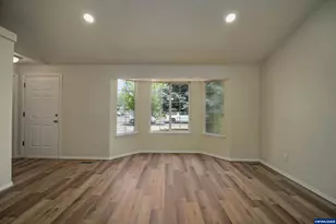 1033 E St, Independence, OR 97351 - Photo 5