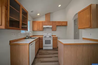 1033 E St, Independence, OR 97351 - Photo 11