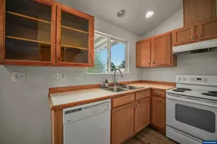 1033 E St, Independence, OR 97351 - Photo 13