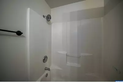 1033 E St, Independence, OR 97351 - Photo 25