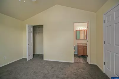 1033 E St, Independence, OR 97351 - Photo 17