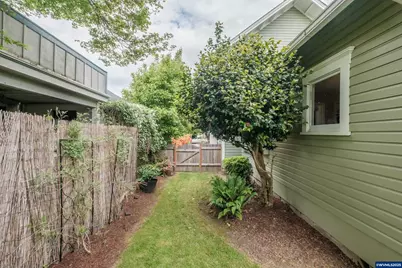 1138 9th Av SW, Albany, OR 97321 - Photo 45